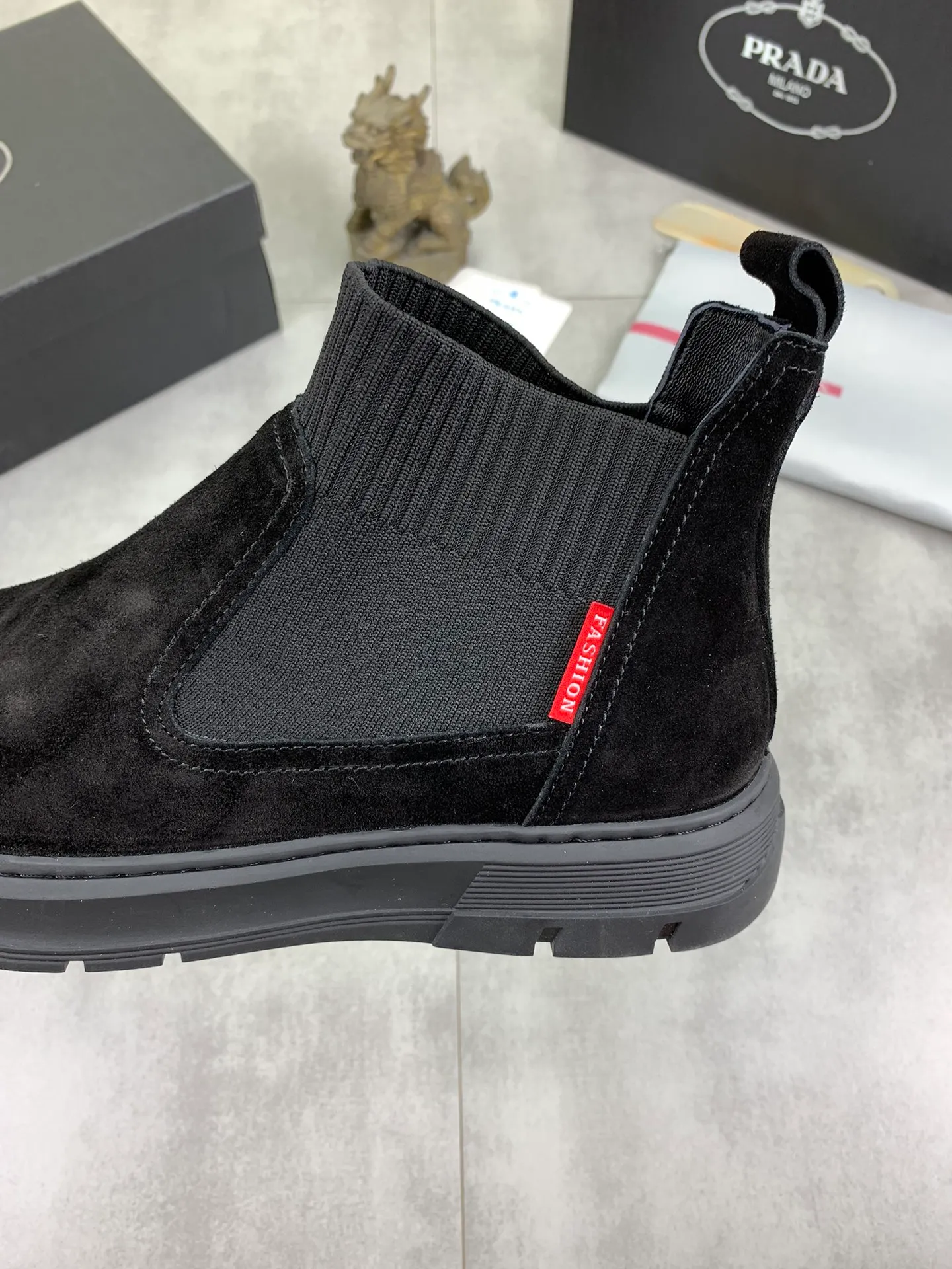 Men's shoes 💰P480 new style, sheepskin and velvet lining, new PRADA (Prada) high tops are on the market, new men's shoes, 😘 fabrics are selected from original imported calfskin. Soft sheepskin lining and warm fleece lining. The original version is awesome! 👍🏿Original open-molded non-slip PU outsole, with exquisite lines, simple and elegant, super comfortable and classy on foot, suitable for leisure travel. Code number:38-44